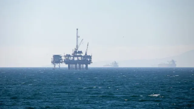 Oil Glut vs. Toman Weakness: Why Gold and USD are Defying Regional Energy Benchmarks