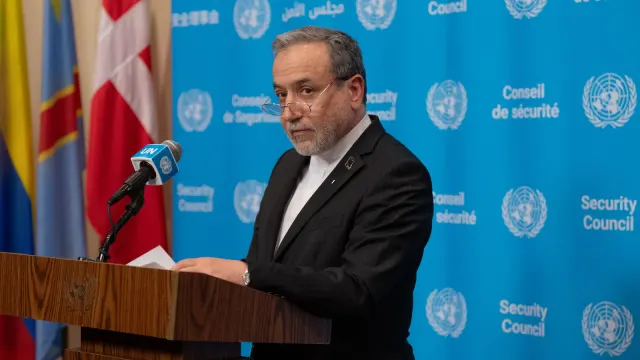Trump Rebuffs Cease-Fire as Toman Edges Higher; Araghchi Awaits 'Official' Word