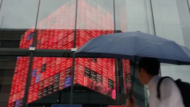 Japan Shocks Markets with 31-Year Rate High; Seoul Defies Trump Over Iran Deployment